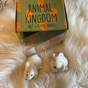Bunny salt and pepper shakers